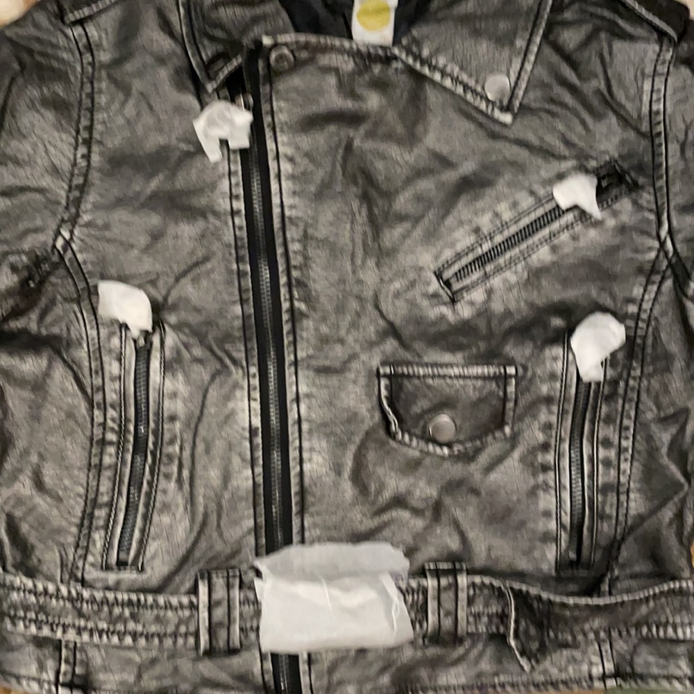 Faux Leather Silver Jacket NWOT Winky Face Brand Logo. Size (M) Medium - Picture 4 of 8